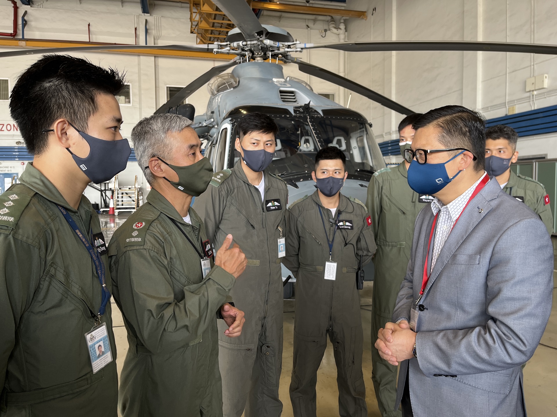 The Secretary for Security, Mr Tang Ping-keung, went to GFS Headquarters on July 3 to visit the personnel participating in the rescue operation during the passage of Typhoon Chaba on July 2.