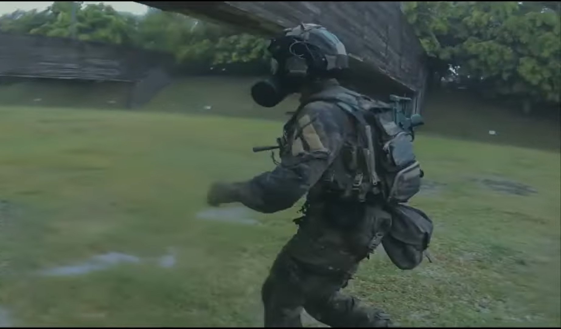 對好多人嚟講，特別任務連（飛虎隊）都係一個謎！！淨係知佢哋神秘、出手快狠準、係警隊精英中嘅精英。佢哋對體能嘅要求極高，每一個隊員都有鋼鐵般嘅意志、永不放棄嘅決心、有使命感同埋捨我其誰嘅精神！(Chinese Only)